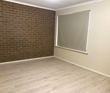 DELIGHTFUL 2 BEDROOM UNIT IN A QUIET GROUP! - Photo 1