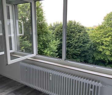 Helle, schön geschnittene 2-Zimmer mit Balkon in der grünen Gartens... - Foto 3