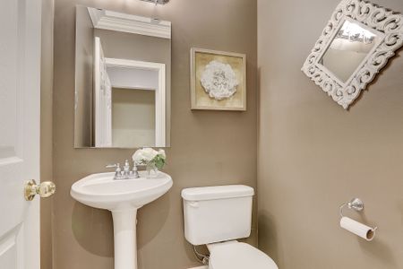 For Lease - 206 Roxton Road, Oakville, Ontario - Photo 3