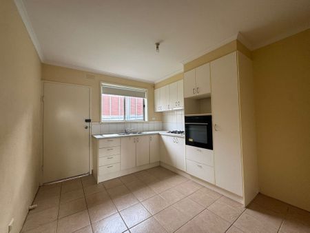 Comfortable Lower-Level 2-Bedroom Apartment in a Central Location - Photo 2