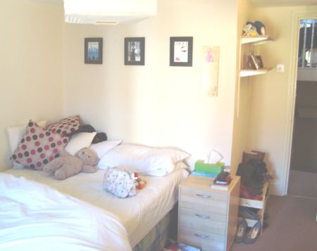 2 Bed Flat, Prideaux Road, SW9 - Photo 2