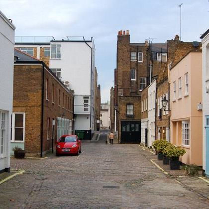 2 bedroom mews to rent - Photo 1