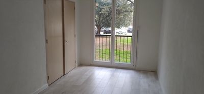 Location Appartement 4 pièces 73m² SALON DE PROVENCE 13300 - Photo 3