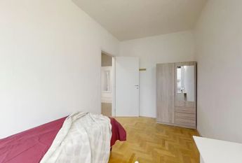 Corso Milano, Padova, Veneto 35139