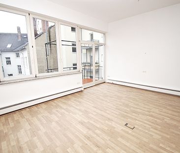 großzügige 3-Zi-Maisonette-Whg mit BALKON direkt am Markt - Photo 1