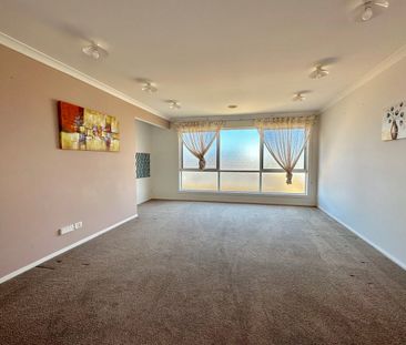 16 Hugo Drive, Point Cook, Vic 3030 - Photo 2