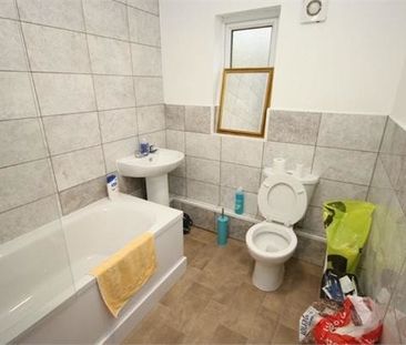 3 Bed - 15 Hessle Walk, Hyde Park, Leeds - LS6 1EJ - Student - Photo 5