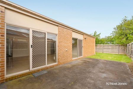 6 Dena Lane, NARRE WARREN - Photo 3