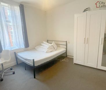 2 Bedroom Mid Terraced House - Photo 4