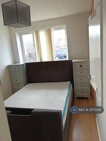 2 bedroom semi-detached house to rent - Photo 3