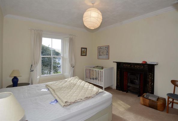 3 Bed House - Terraced - Photo 1