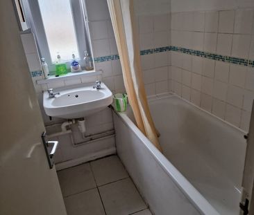 Room in a Shared House, Malmesbury Road, E3 - Photo 5