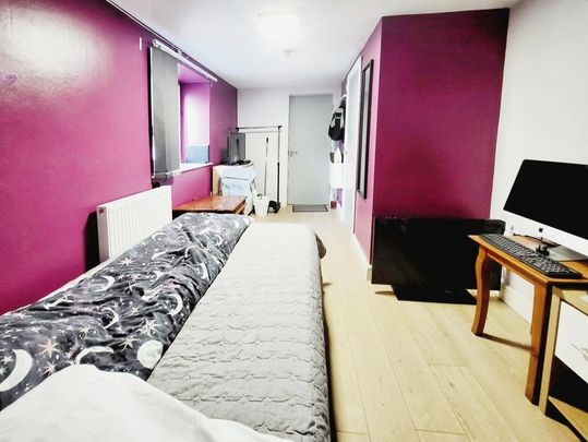 1 bedroom in a house share to rent - Photo 1