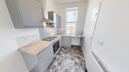 2 bedroom end of terrace house to rent - Photo 5