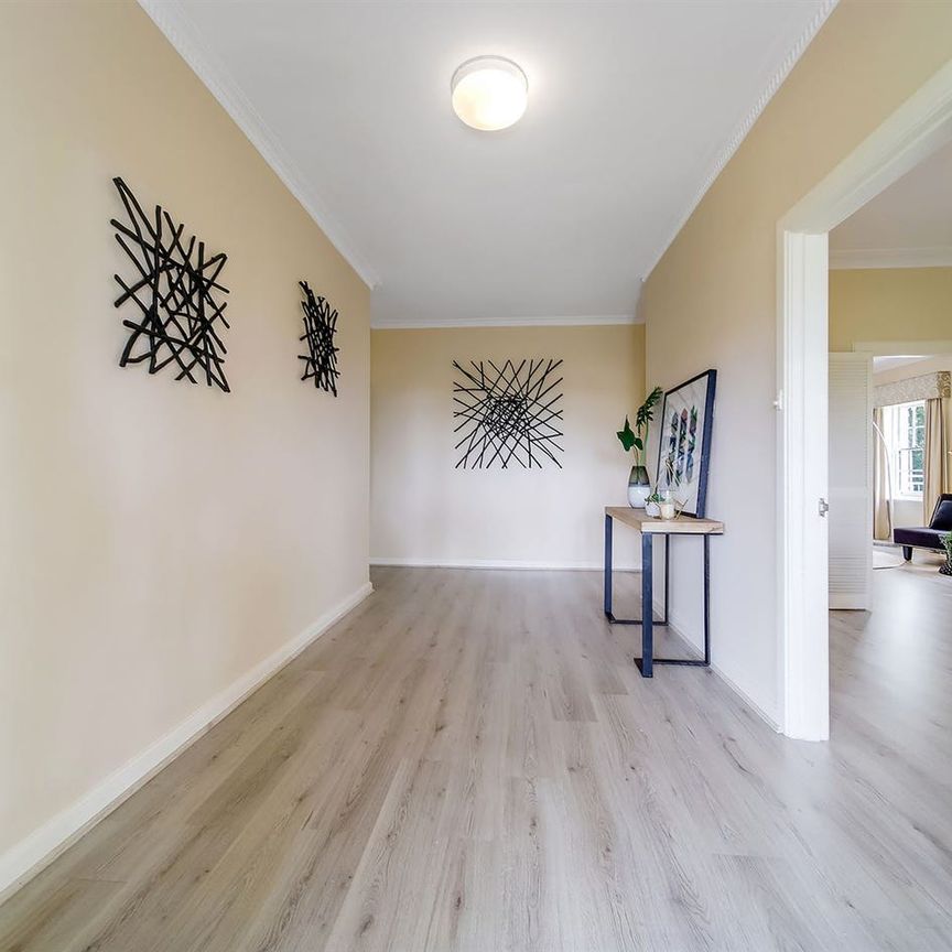 Family Home in a Prestigious Location - Photo 1