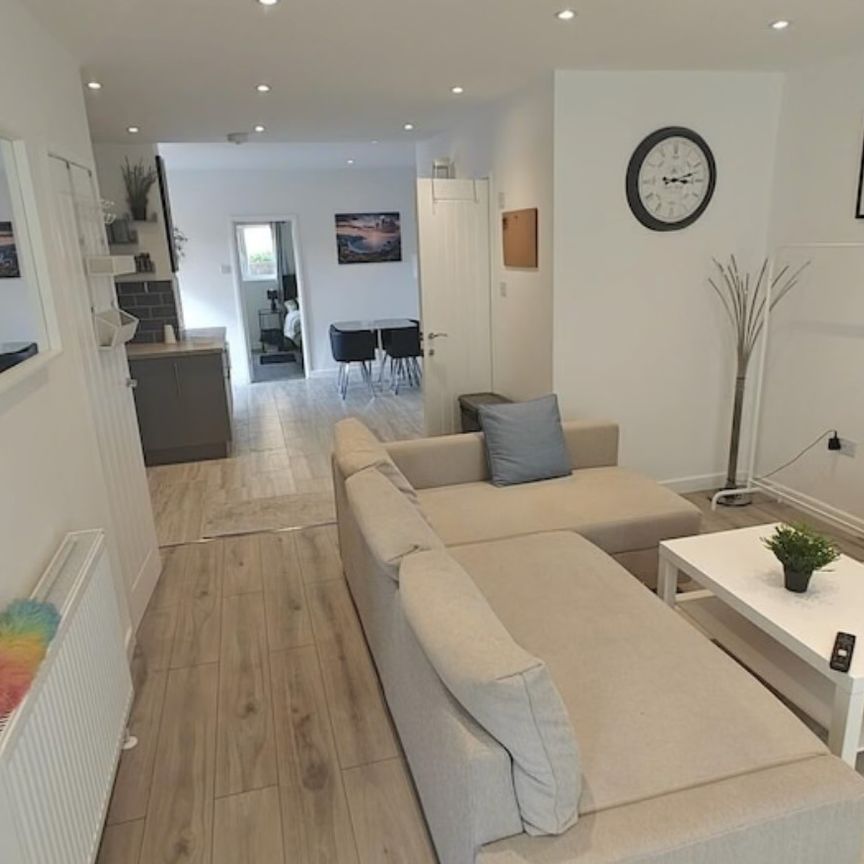 Room in a Shared House, Laburnum Road, SO16 - Photo 1