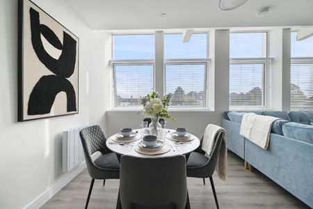 Peterborough - Photo 2