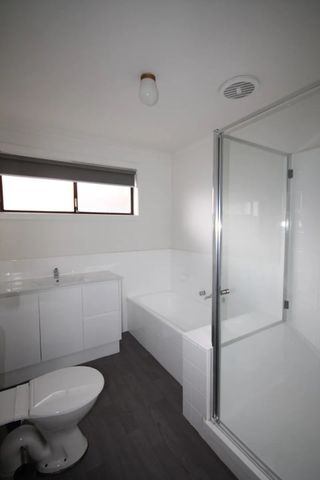 LIGHT AND BRIGHT LIVING - Photo 5