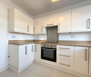 2 bedroom semi-detached house to rent - Photo 5
