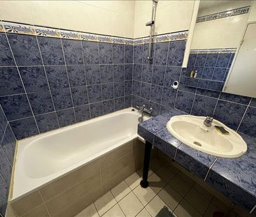 1 pièce - Meublé - 11 m² - 3ème étage - Colocation non autorisée - Photo 3