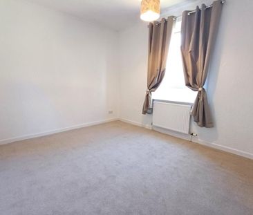 2 bed flat for rent in Stenhouse - Photo 1