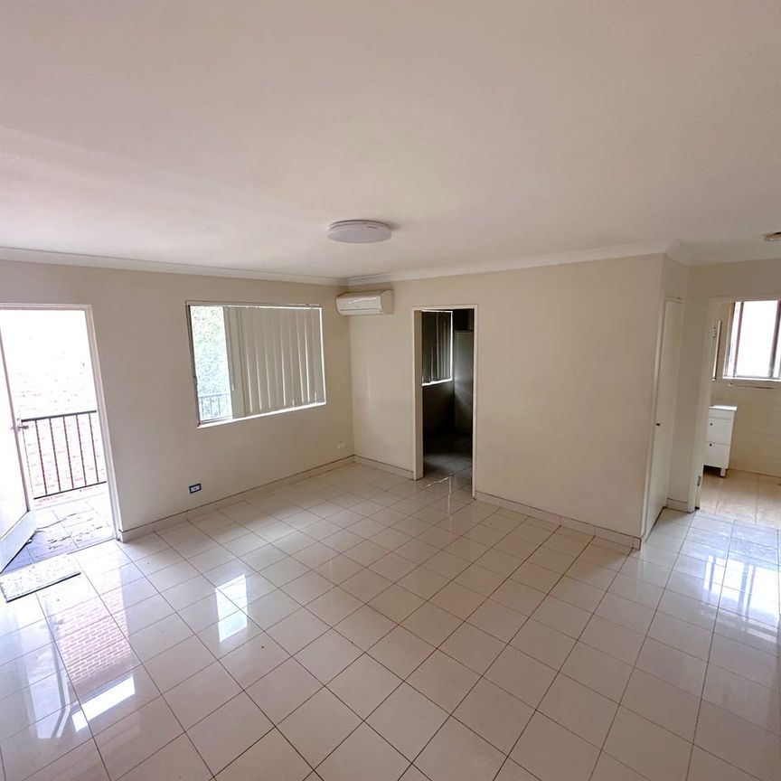 Spacious Two-Bedroom Unit!! - Photo 1