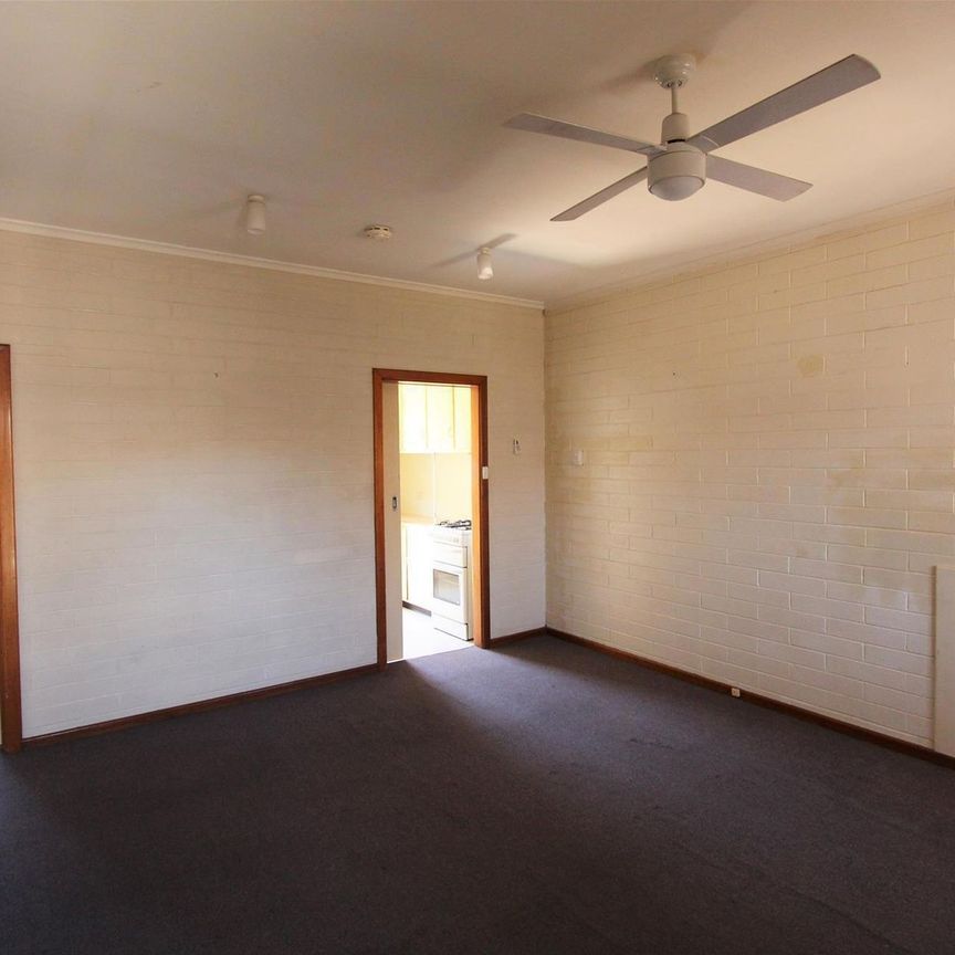 WELL PRESENTED UNIT IN EXCELLENT LOCATION - Photo 1