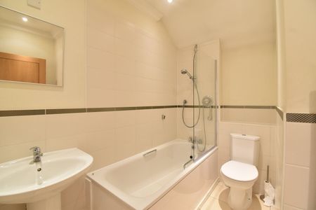 Whittets Ait, Jessamy Road, Weybridge, KT13 - Photo 5