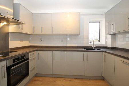 2 bed Flat for rent - Photo 5