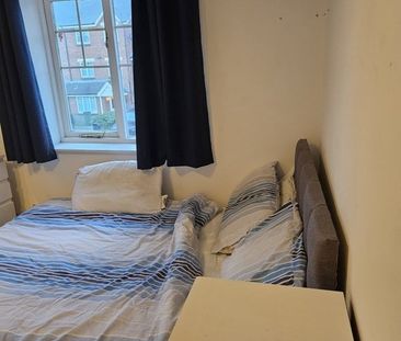 Room in a Shared House, Elizabeth Fry Place, SE18 - Photo 6