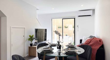 FULLY FURNISHED STYLISHLY PRESENTED INNER CITY TOWNHOUSE! - Photo 5