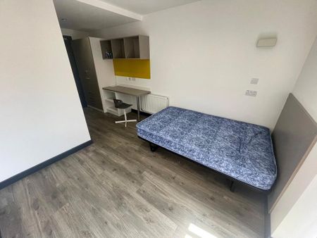 1 bedroom in a house share to rent - Photo 4