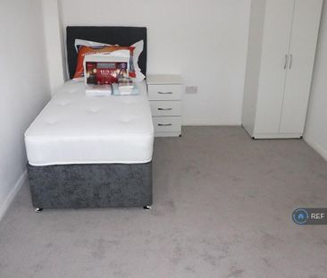 1 bedroom in a house share to rent - Photo 2
