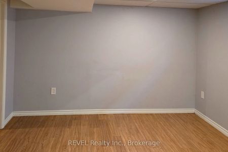 33 Dundas Crescent #Lower Level - Photo 5