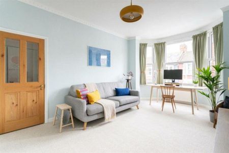 3 bedroom apartment to rent - Photo 3