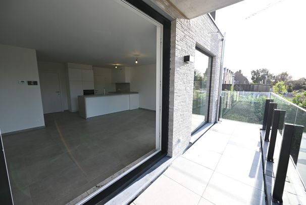 RUIM (108m²) & SUBLIEM appartement met AUTOSTAANPLAATS nabij centrum Sint-Kruis - Foto 1