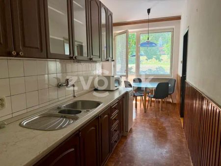 Prostorný byt 3+1 pro 4 studenty (za os. 5.500,- Kč), pěkná a klidná lokalita Zlína - Přílucká - Photo 4