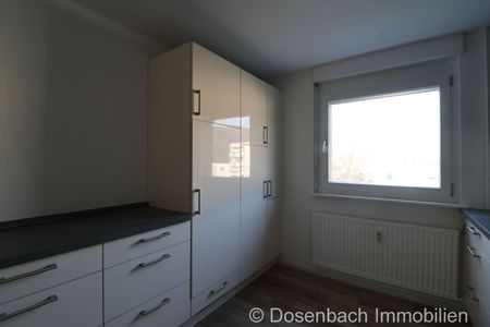Frisch renovierte 3-Zimmer-Wohnung im 4. Obergeschoss mit Lift und TG-Stellplatz - Photo 2