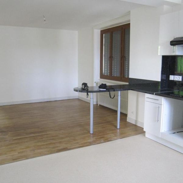 Location Maison 115m² USSEL 19200 - Photo 1