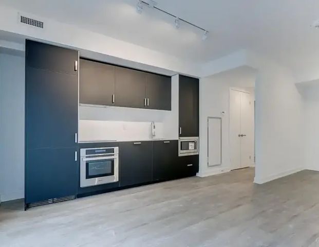 88 Queen St. E. Suite 1601 | 88 Queen Street East, Toronto - Photo 1