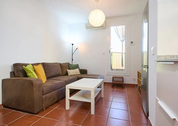 Carrer de Travau, Barcelona, Catalonia 08031