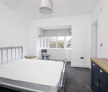 Recently refurbished 1 bedroom furnished apartment is set in the ev... - Photo 1