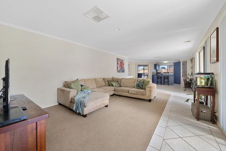1 Stringybark Drive, Jerrabomberra NSW 2619 - House For Rent | Domain - Photo 3