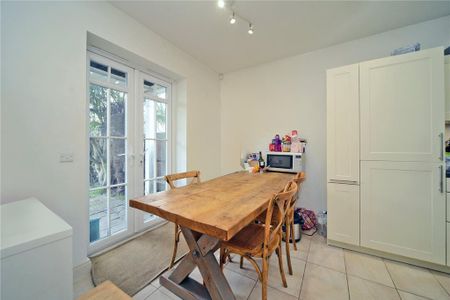 4 bedroom detached house to rent - Photo 2