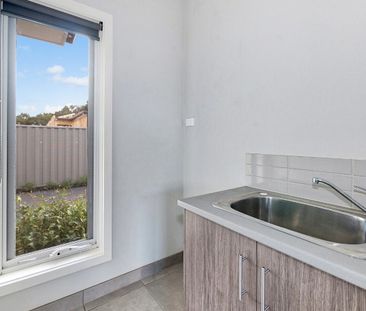 Cranbourne East - Photo 4