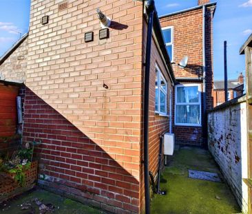 2 bedroom end of terrace house to rent - Photo 4