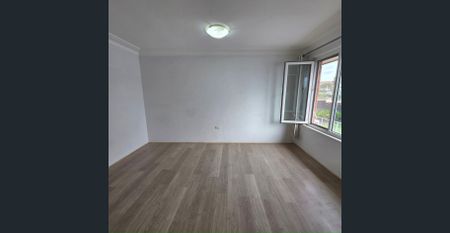 #RENOVATED 1BED #MINUTES WALK TO SUMMER HILL STATION - Photo 4