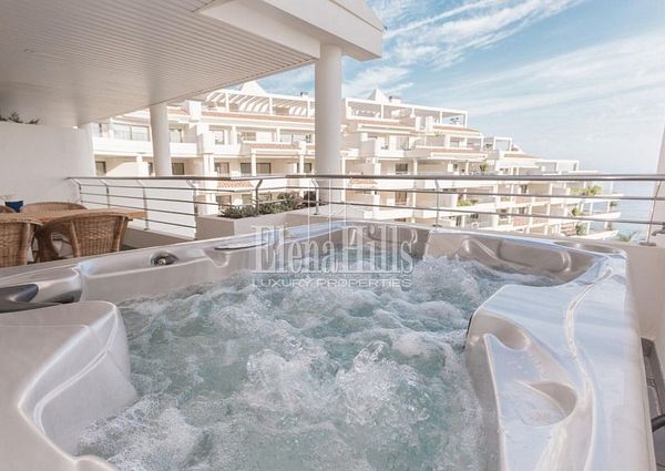 Apartment on the beachfront with jacuzzi in a luxury residential in Mascarat, Altea, Alicante