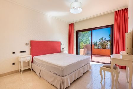 4 Bedroom Townhouse For Rent in The Golden Mile, Málaga - Photo 4