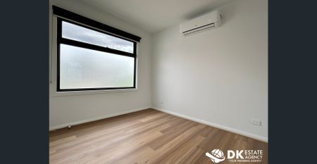 Stunning 4 bedroom Townhouse - Photo 5